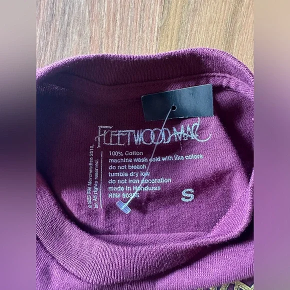 NWT Fleetwood Mac Rumours Glitter T-Shirt size small π Hot Topic - Picture 6 of 7